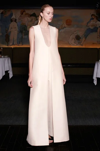 Look 15